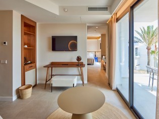 Wohn- und Schlafzimmer - Universal Hotel Grand Léon & Spa