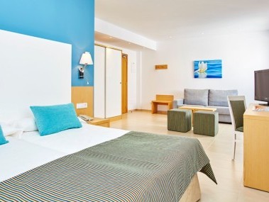 Wohn- und Schlafzimmer - Universal Hotel Marques