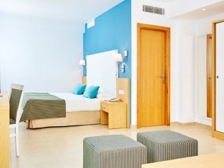 Wohn- und Schlafzimmer - Universal Hotel Marques