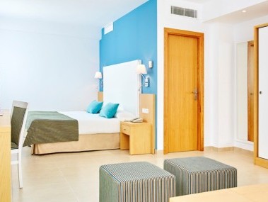 Wohn- und Schlafzimmer - Universal Hotel Marques