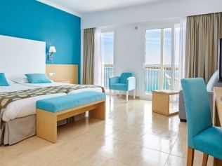 Wohn- und Schlafzimmer - Universal Hotel Marques