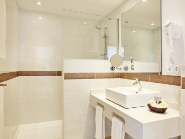Badezimmer - Universal Hotel Marques