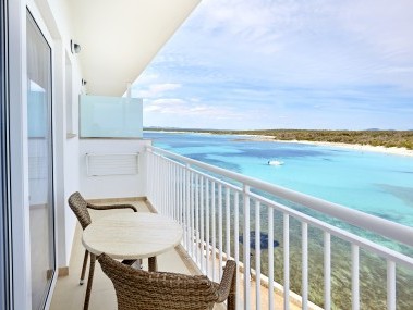 Balcon avec vue sur la mer - Universal Hotel Marques