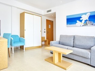 Wohnzimmer - Universal Hotel Marques