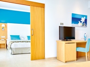 Wohn- und Schlafzimmer - Universal Hotel Marques