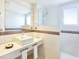 Badezimmer - Universal Hotel Marques