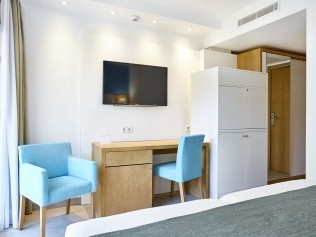 Wohn- und Schlafzimmer - Universal Hotel Marques