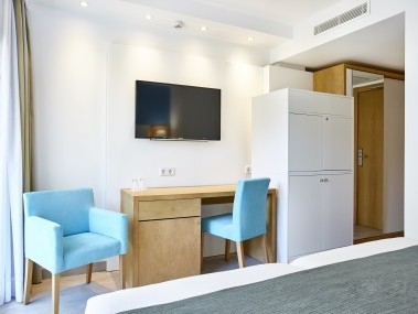 Wohn- und Schlafzimmer - Universal Hotel Marques