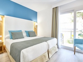 Wohn- und Schlafzimmer - Universal Hotel Marques