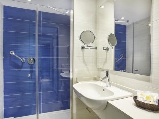 Badezimmer - Universal Hotel Marques