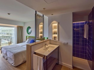 Wohn- und Schlafzimmer - Universal Hotel Neptuno