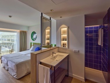 Wohn- und Schlafzimmer - Universal Hotel Neptuno