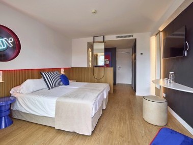 Wohn- und Schlafzimmer - Universal Hotel Neptuno