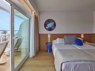 Wohn- und Schlafzimmer - Universal Hotel Neptuno