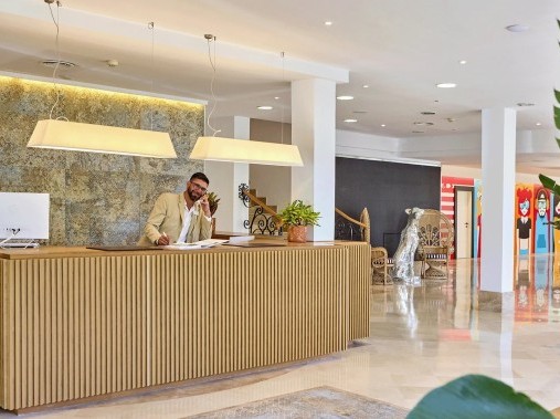 Rezeptionsbereich - Universal Hotel Neptuno