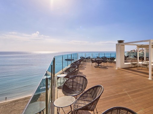 Rooftop Bar mit Terrasse - Universal Hotel Perla - S'Illot Mallorca