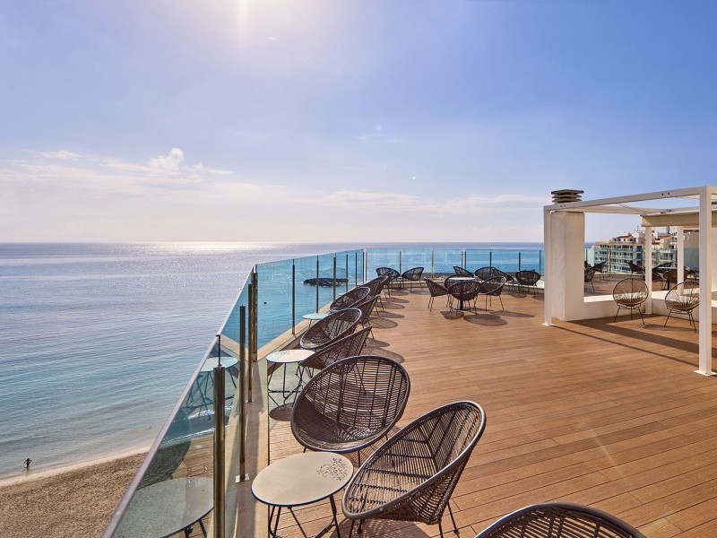 Rooftop Bar mit Terrasse - Universal Hotel Perla - S'Illot Mallorca