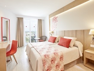 Wohn- und Schlafzimmer - Universal Hotel Perla