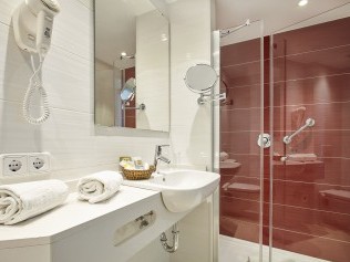 Badezimmer - Universal Hotel Perla