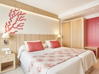 Wohn- und Schlafzimmer - Universal Hotel Perla