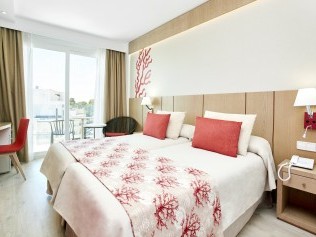 Wohn- und Schlafzimmer - Universal Hotel Perla