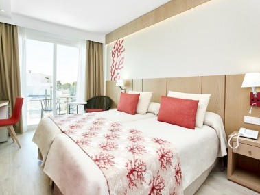 Wohn- und Schlafzimmer - Universal Hotel Perla