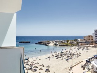 Balkon mit Blick aufs Meer - Universal Hotel Perla