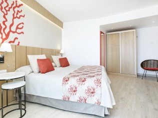 Wohn- und Schlafzimmer - Universal Hotel Perla