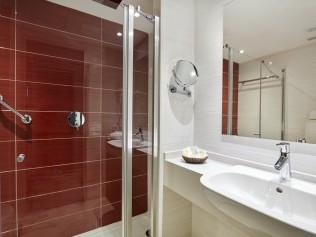 Badezimmer - Universal Hotel Perla