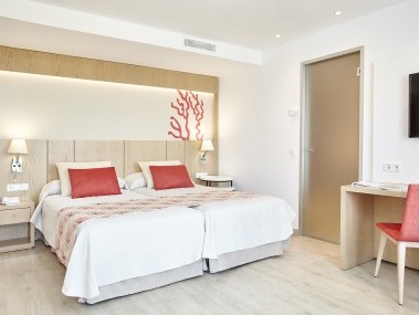 Wohn- und Schlafzimmer - Universal Hotel Perla