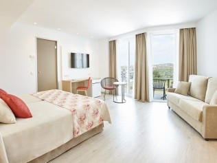 Wohn- und Schlafzimmer - Universal Hotel Perla