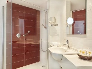 Badezimmer - Universal Hotel Perla