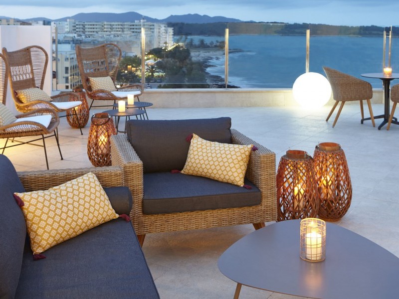 Rooftop Bar mit Terrasse - Universal Hotel Perla - S'Illot Mallorca