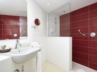 Badezimmer - Universal Hotel Perla