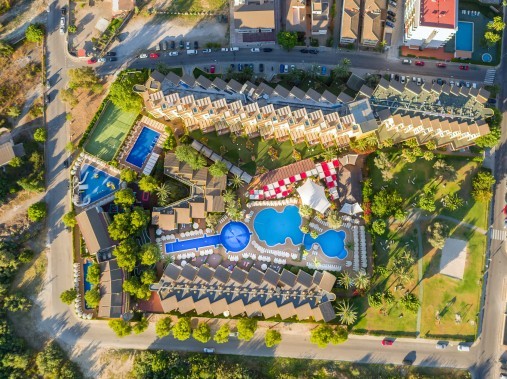 Ferienanlage aus der Vogelperspektive - Zafiro Tropic