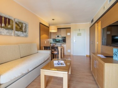 Salon avec coin repas - Zafiro Tropic