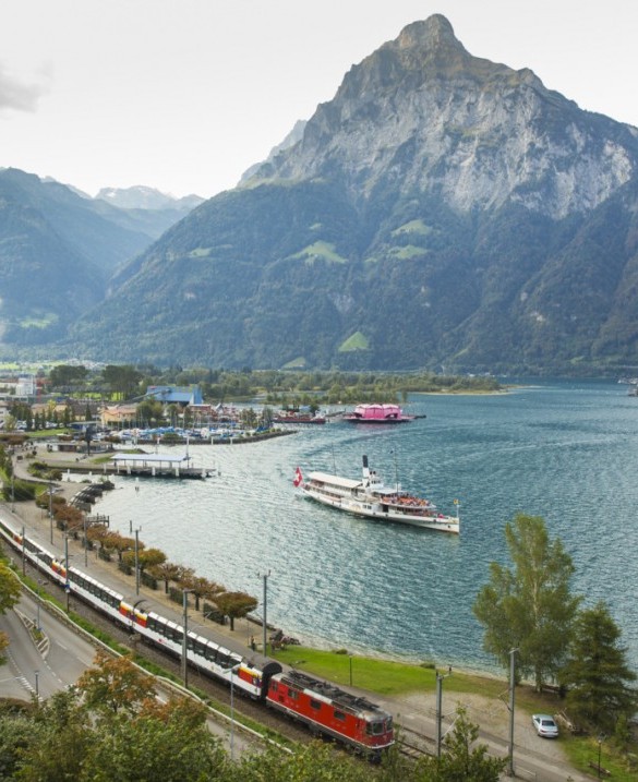 Vierwaldstättersee Zugfahrt und Berge