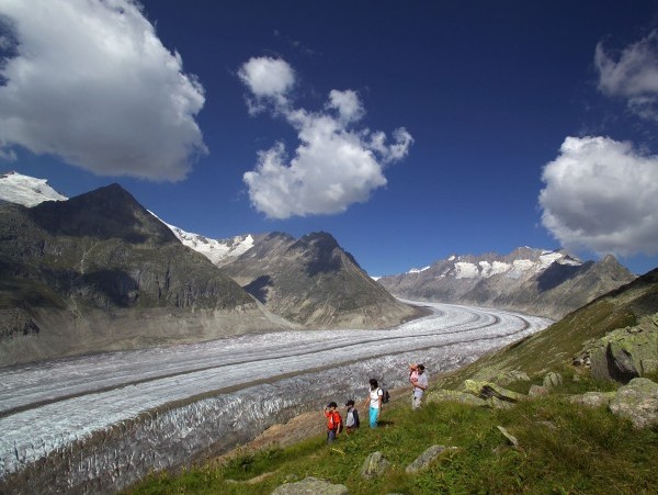 Der Aletschgletscher hoch oben über Fiesch