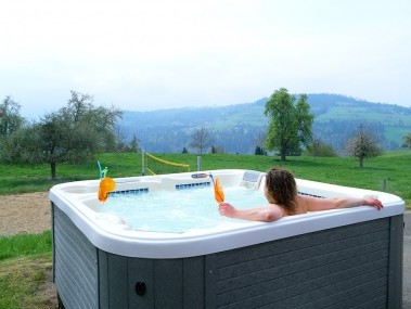 Farnere Swisslodge Whirlpool